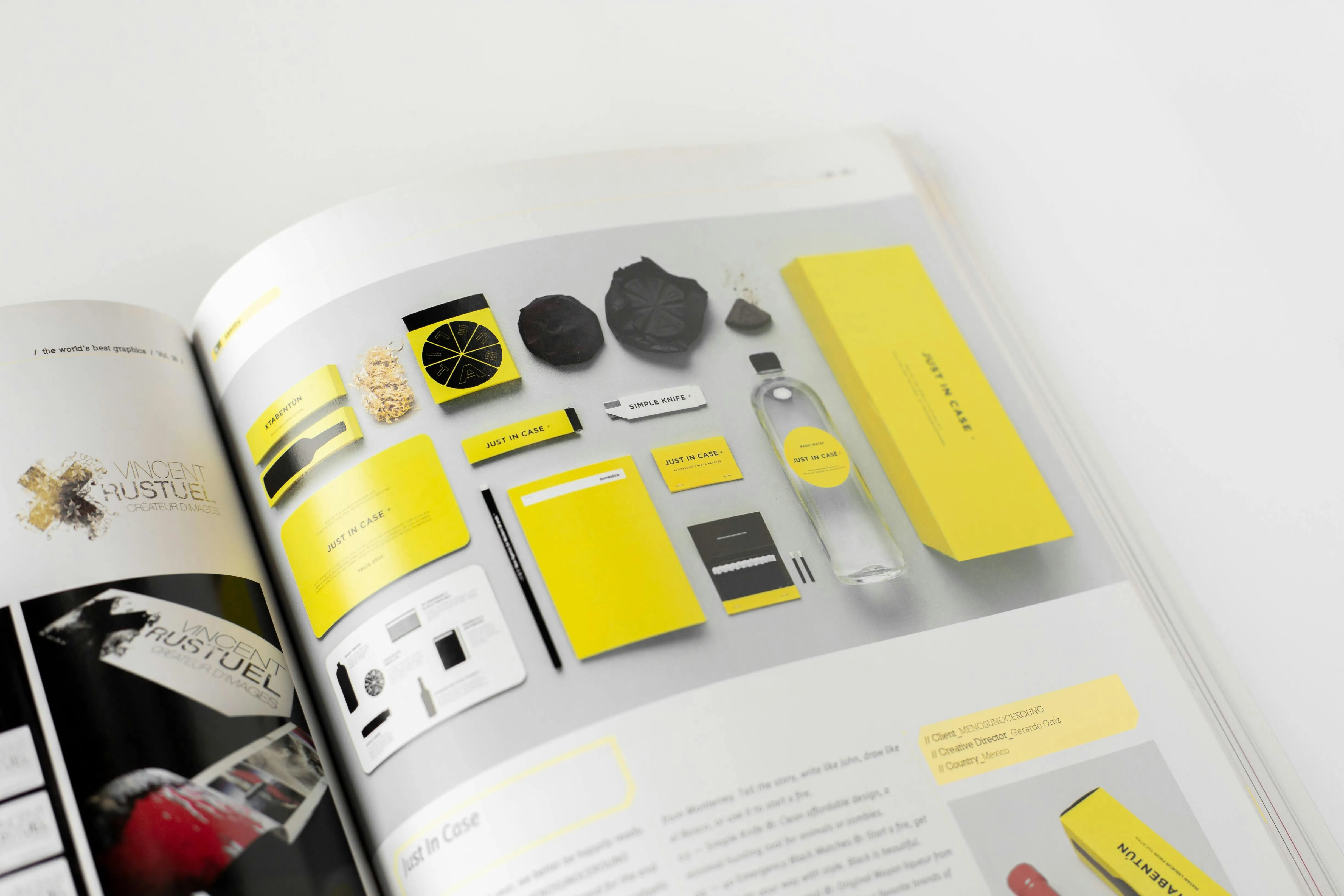 Lata amarilla de producto fotografiada en una maqueta de revista, ejemplo de identidad de marca aplicada a un empaque